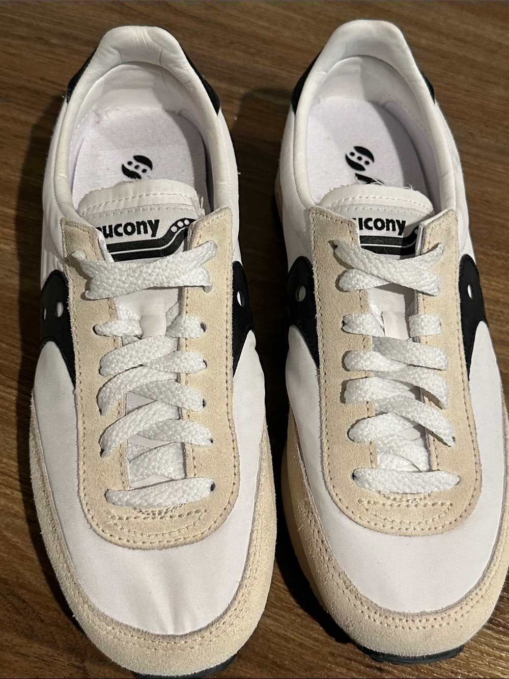 Saucony Men's White, Beige & Black Retro Runner Sneakers
